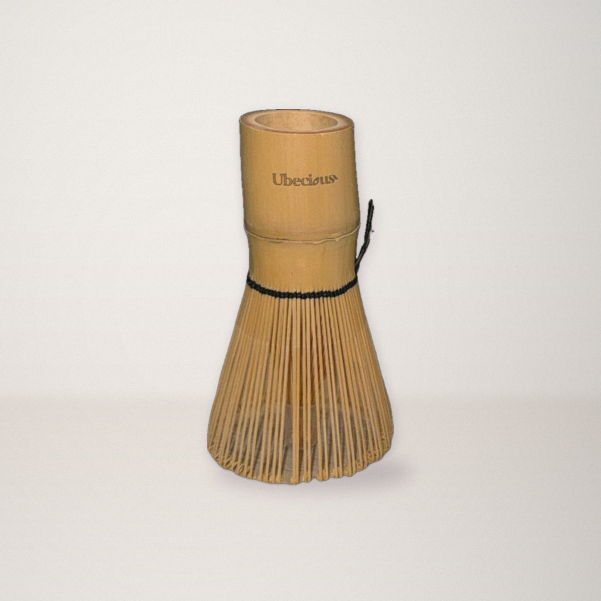 Fouet chasen en bambou gravé du logo Ubecious