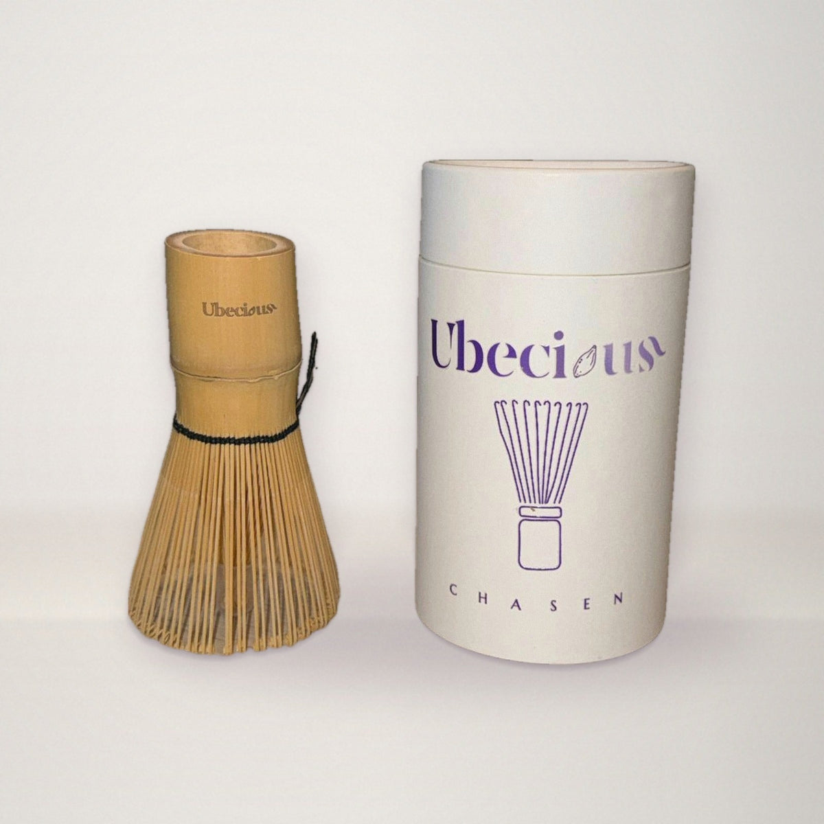 Fouet chasen en bambou Ubecious et sa boîte cylindrique